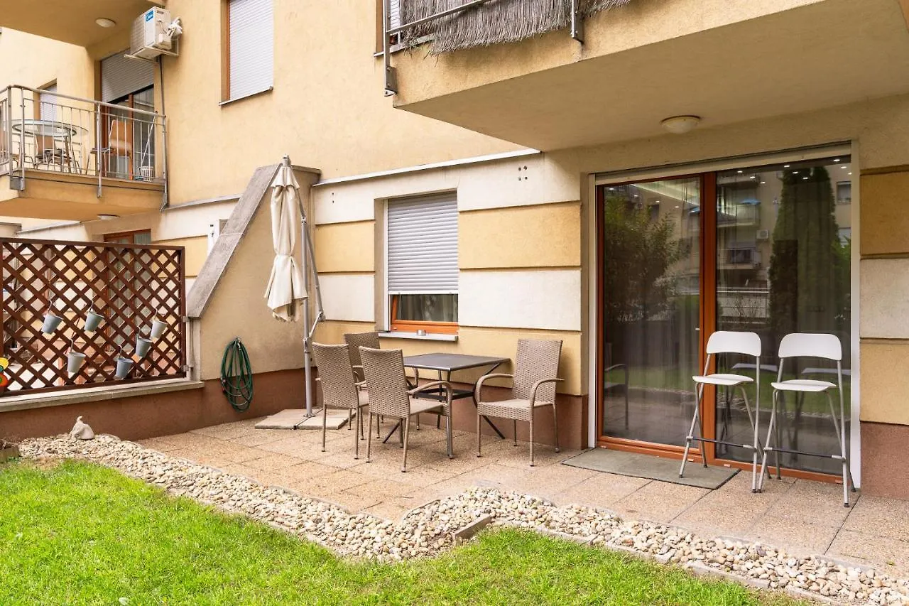 Slate Wood Apartment Budapest 0*,  Hongrie