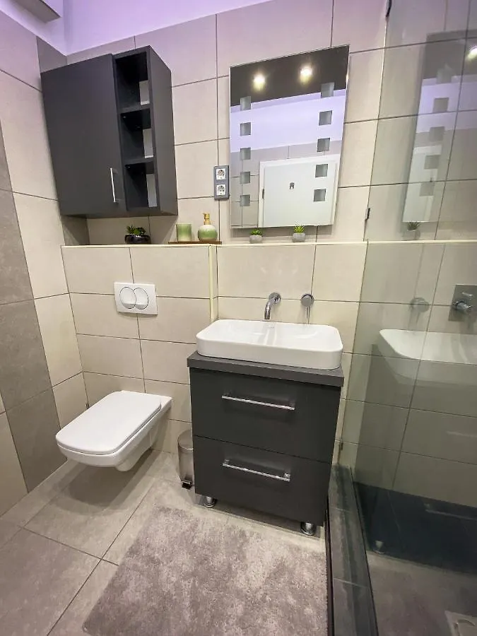 Slate Wood Apartment بودابست