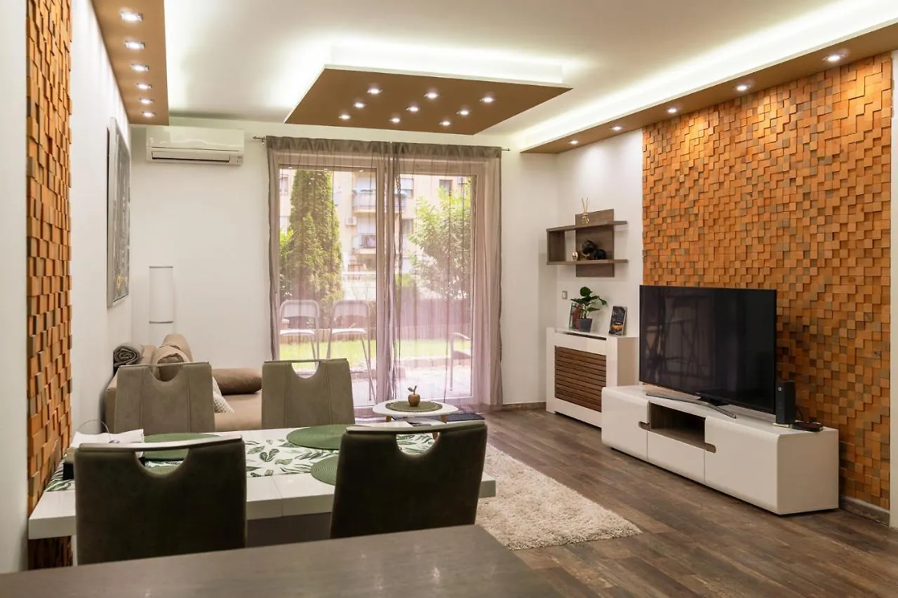 Slate Wood Apartment بودابست