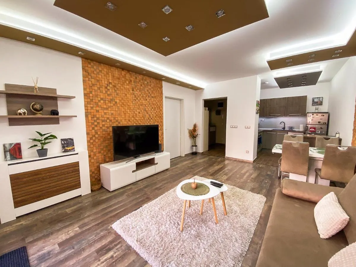 Slate Wood Apartment بودابست