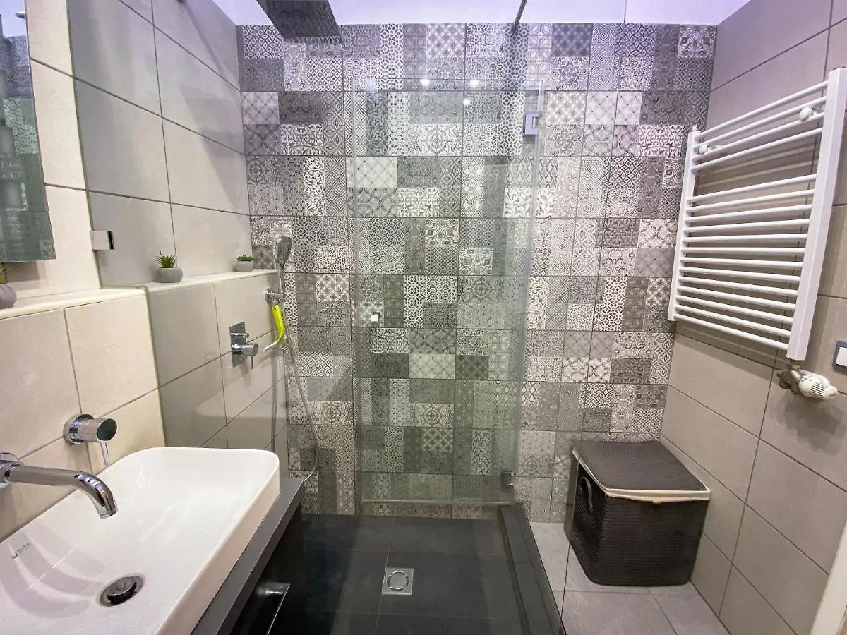 Slate Wood Apartment Budapest Ungern